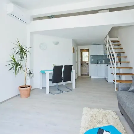 Apartment Juric 2 *